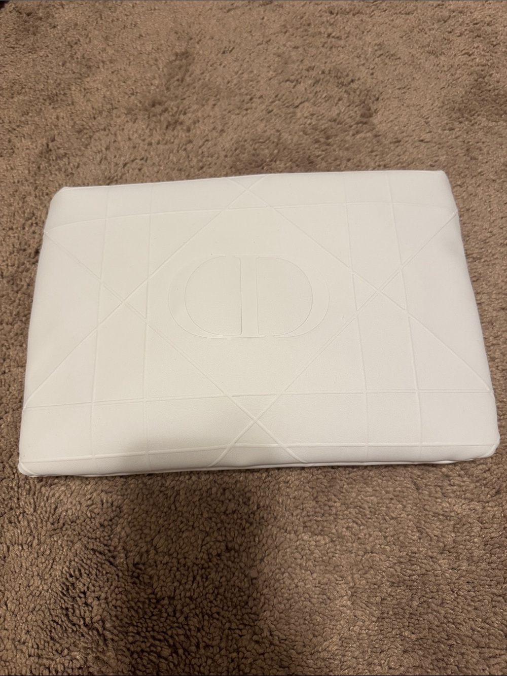 NIB Dior White Quilted Logo Cosmetic Bag with skincare - Picture 4 of 5